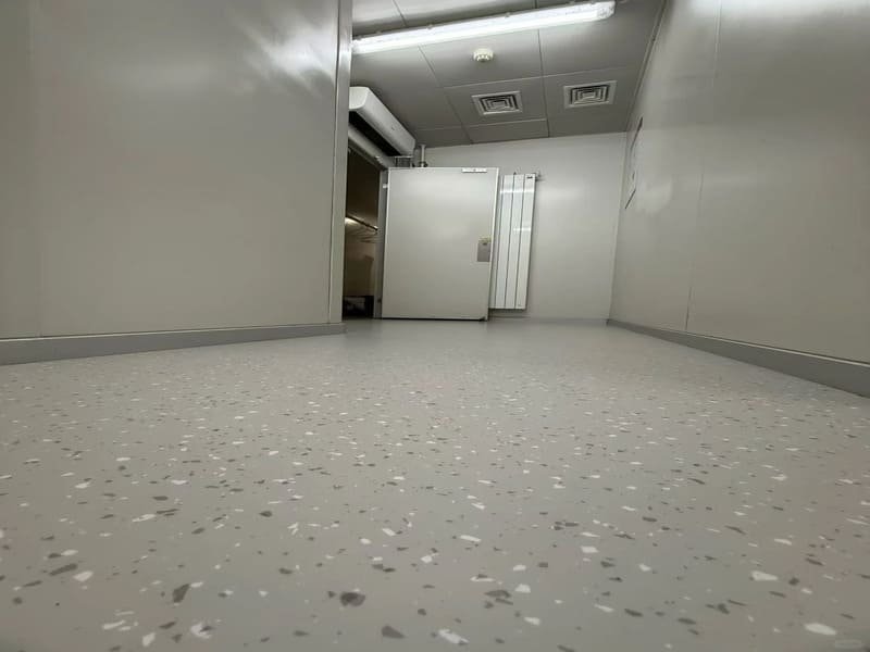 Proceso de pulido paso a paso de un suelo de VCT